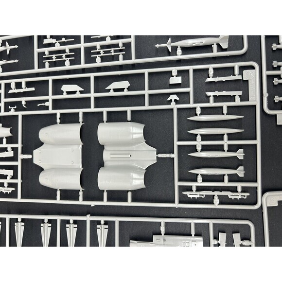 Minicraft Hasegawa #1206 A-10A N/AW Thunderbolt with Vacuform upgrade 1/72 kit - Picture 6 of 11